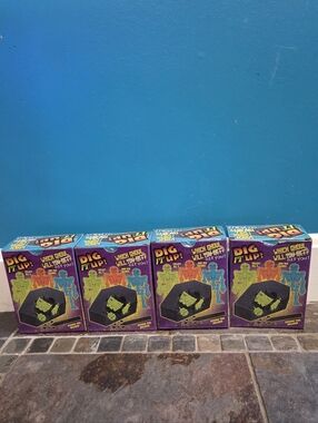 Fun Express Dig It Up Skeleton Coffin Halloween Kids Toy Dig Kit Lot Of 4